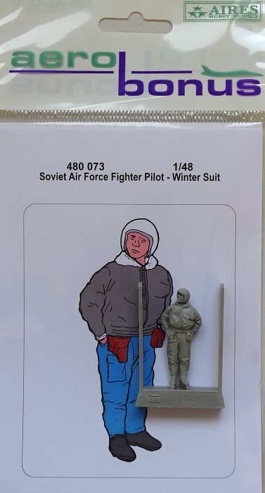 1/48 Soviet Air Force fighter pilot (winter suit)