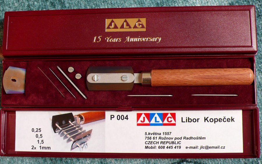 Razor blade with handle&extender (Anniversary box)