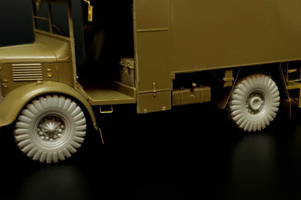 1/48 British 2-Ton 4x2 Ambulance - wheels (TAM)